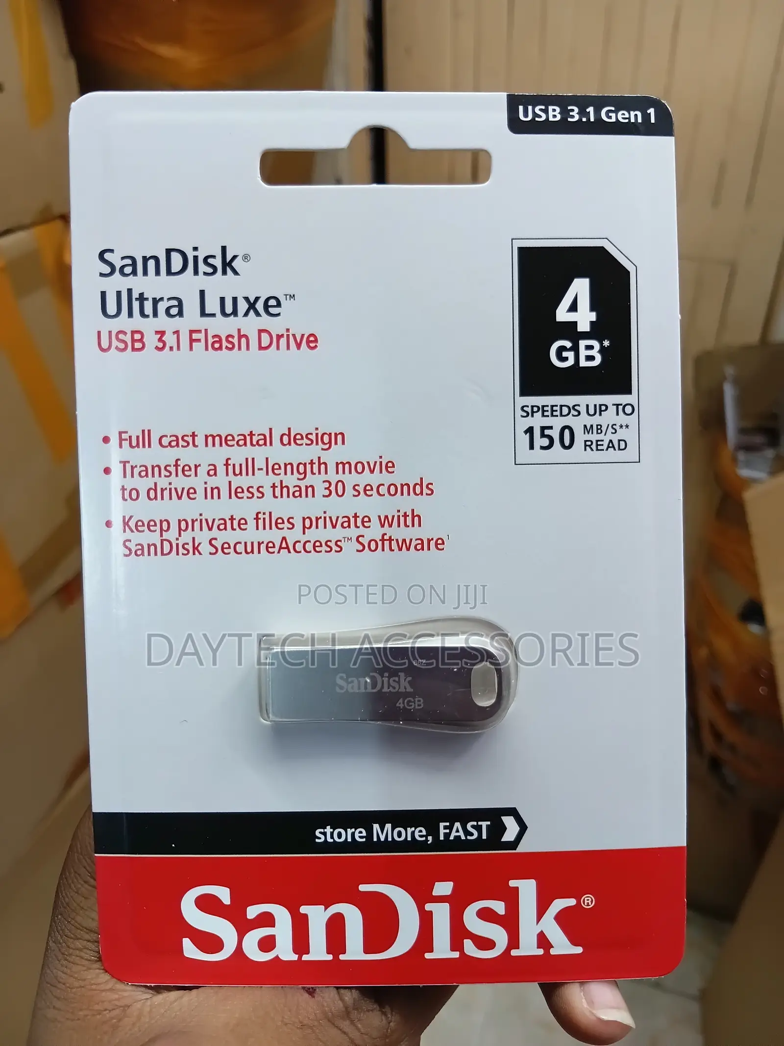 SanDisk Ultra Luxe USB 3.1 Flash Drive Labeled With a 4 GB Capacity.