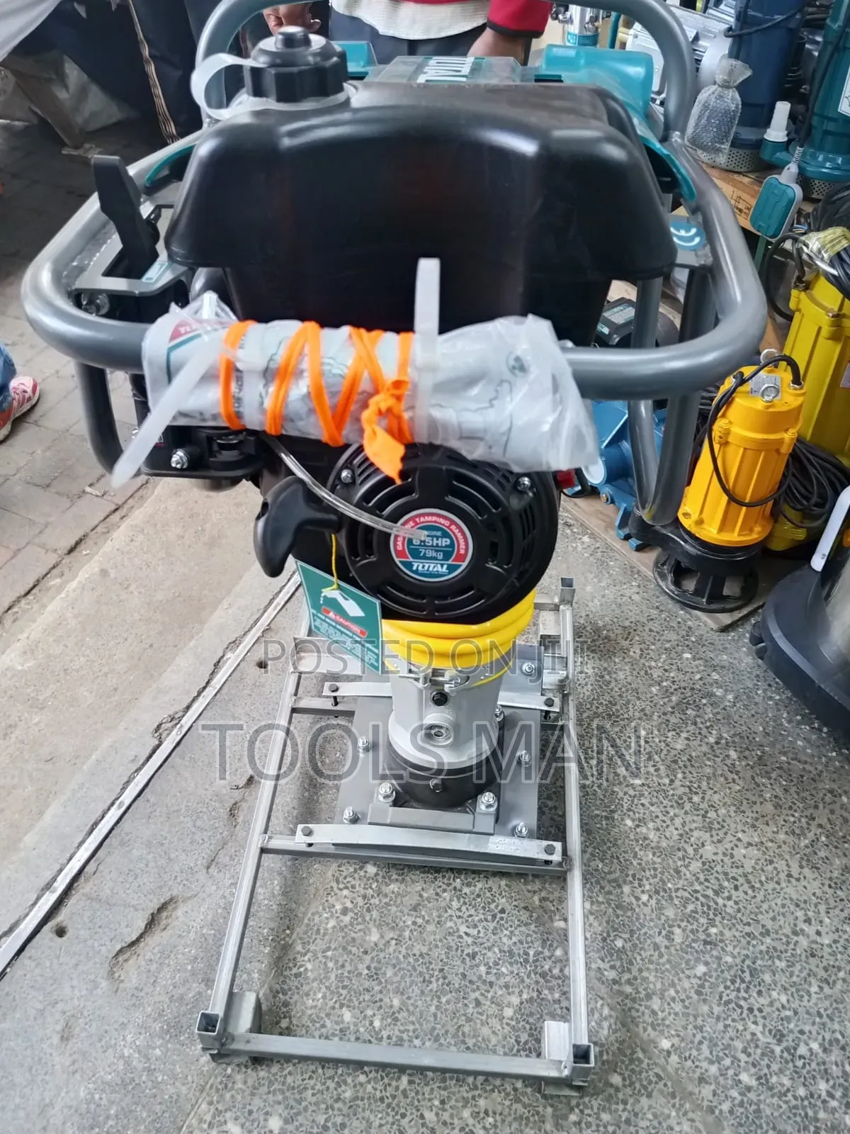 Gasoline Tamping Rammer Total 4800W 6.5HP 79kg.