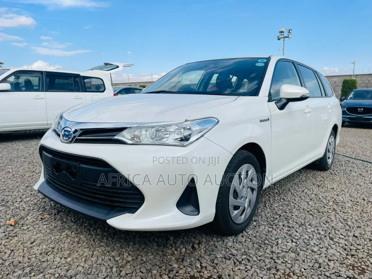 Toyota Corolla Fielder 1.5 Hybrid FWD 2019 White