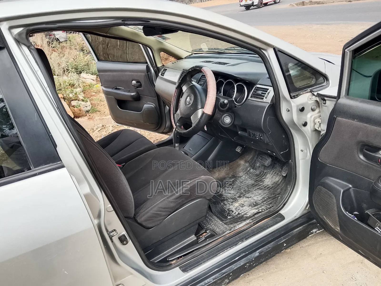 Nissan Tiida 2010 Gray