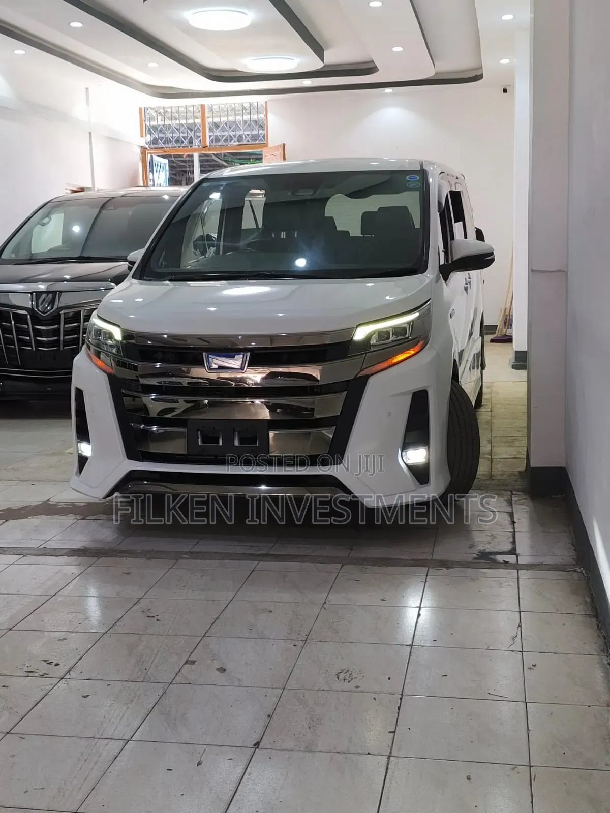 Toyota Noah 1.8 FWD Hybrid (7 seater) 2020 White