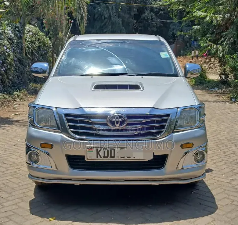 Toyota Hilux 2015 Silver