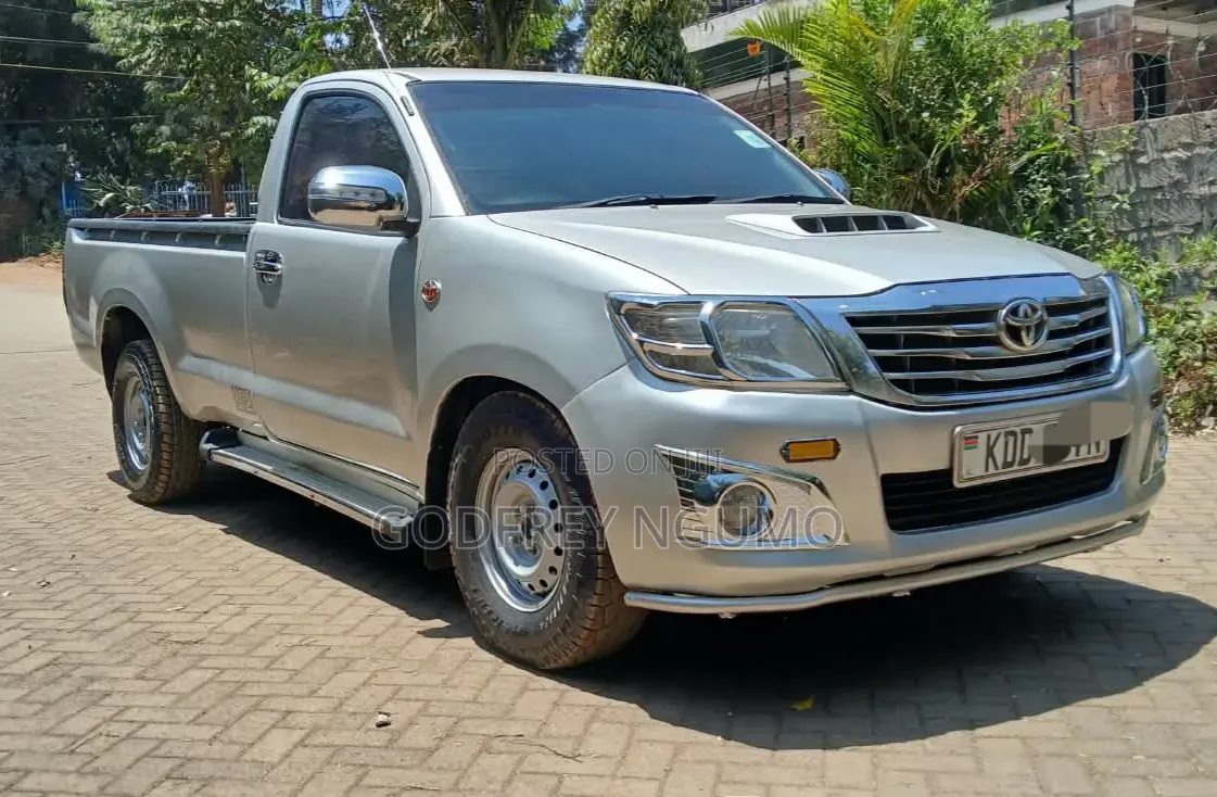 Toyota Hilux 2015 Silver