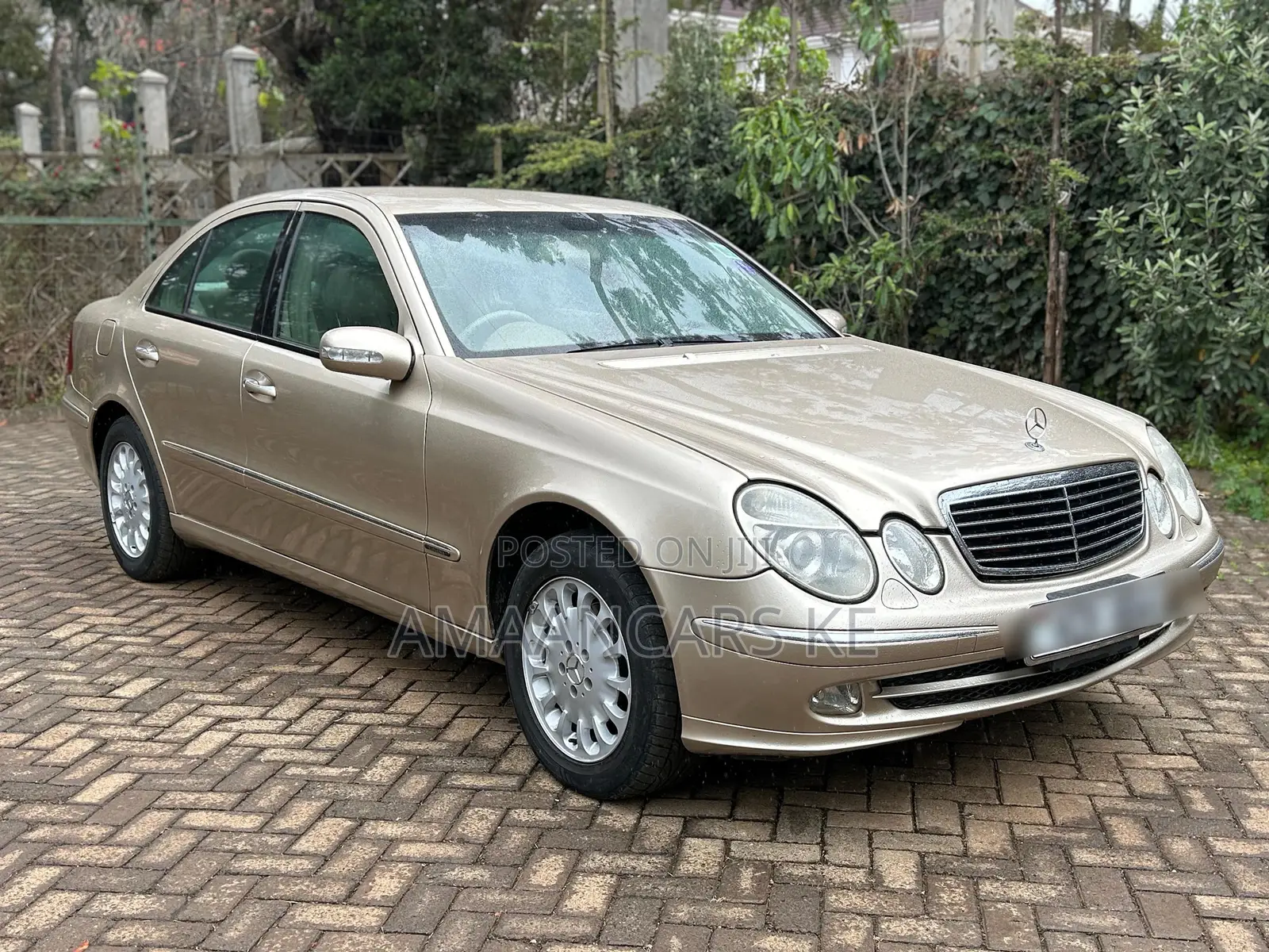 Mercedes-Benz E200 2004 Gold