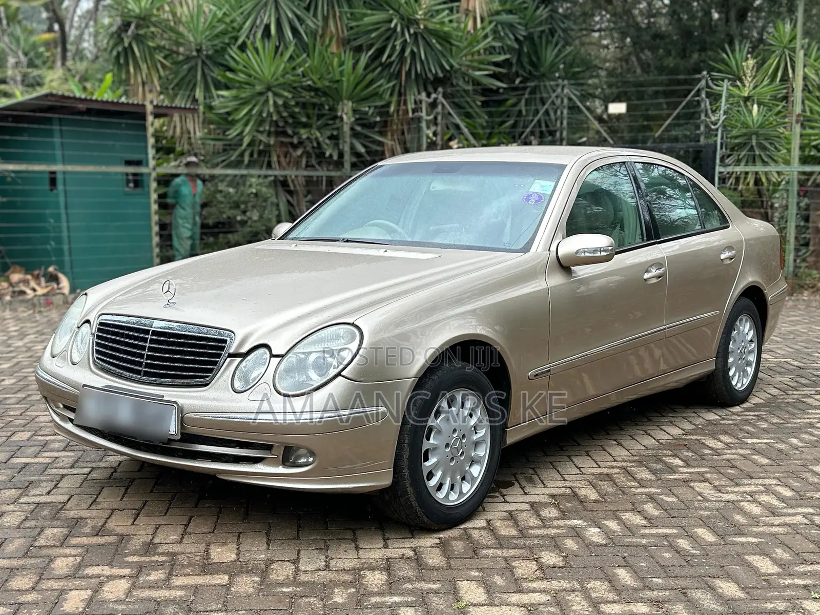Mercedes-Benz E200 2004 Gold