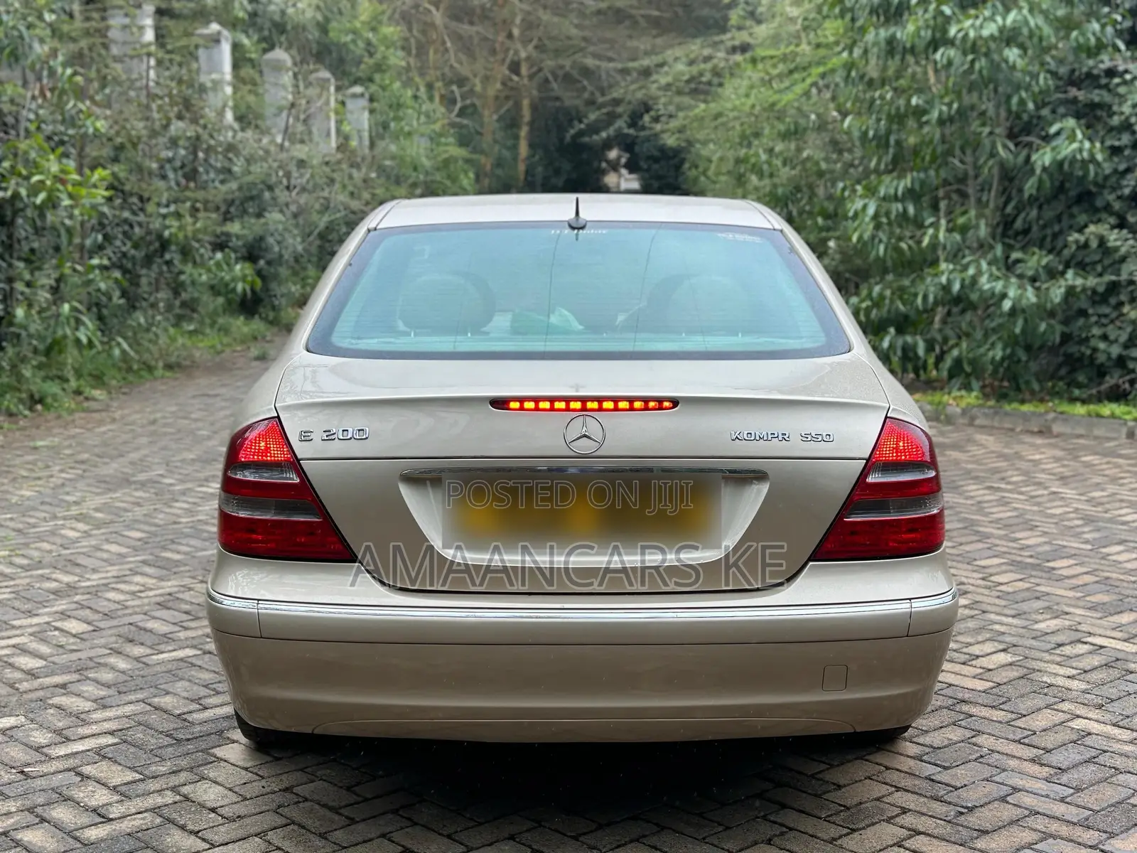 Mercedes-Benz E200 2004 Gold