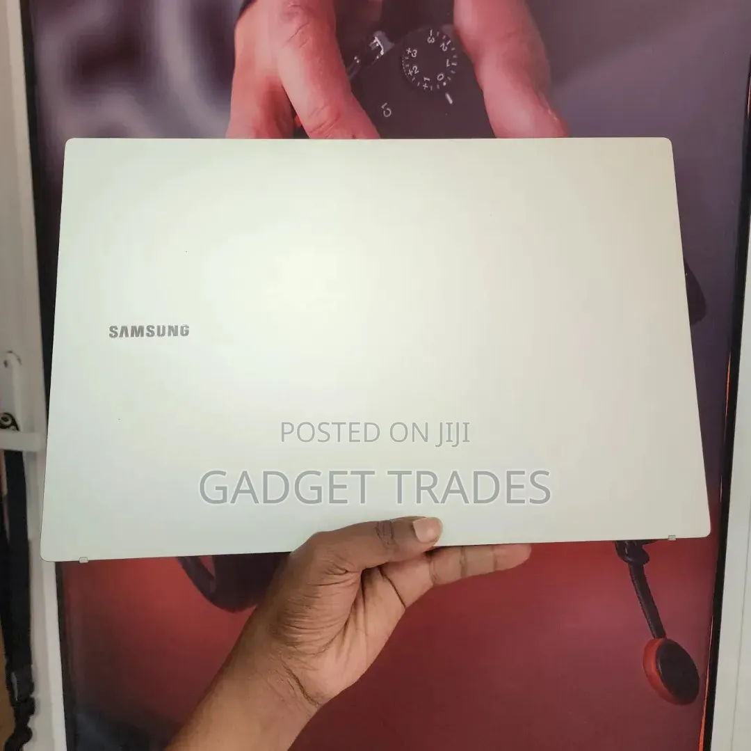 Laptop Samsung Galaxy Book4 Pro 16GB Intel Core i7 SSD 512GB