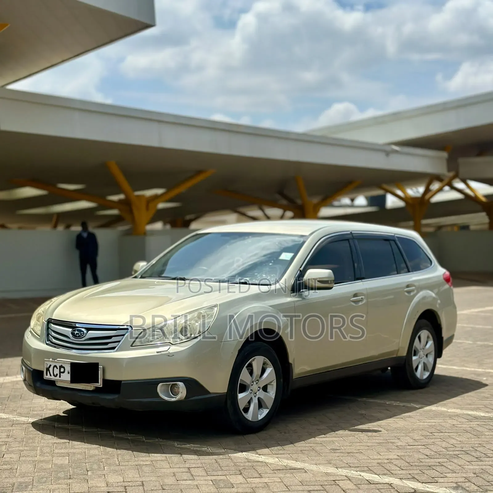 Subaru Outback 2010 Gold