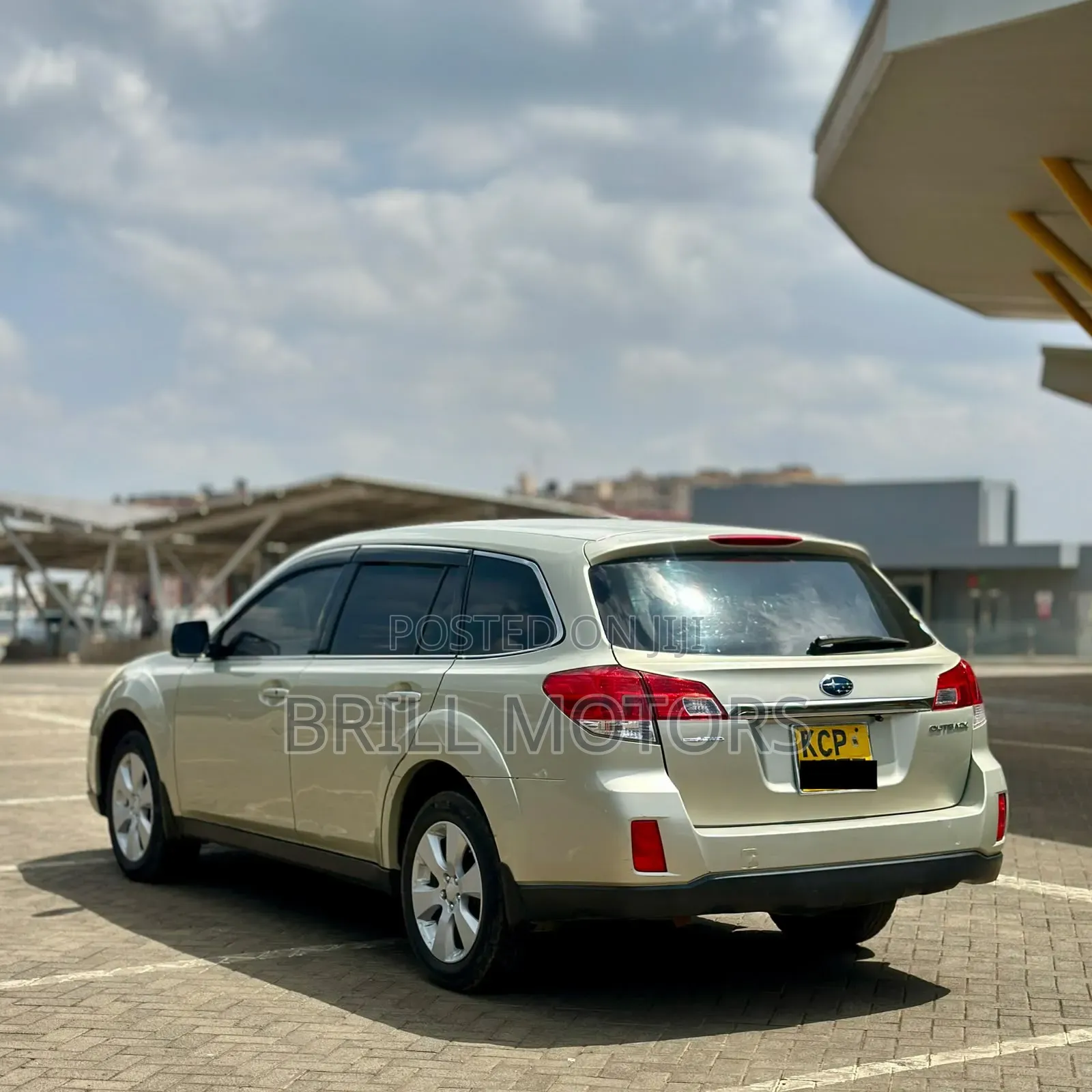 Subaru Outback 2010 Gold