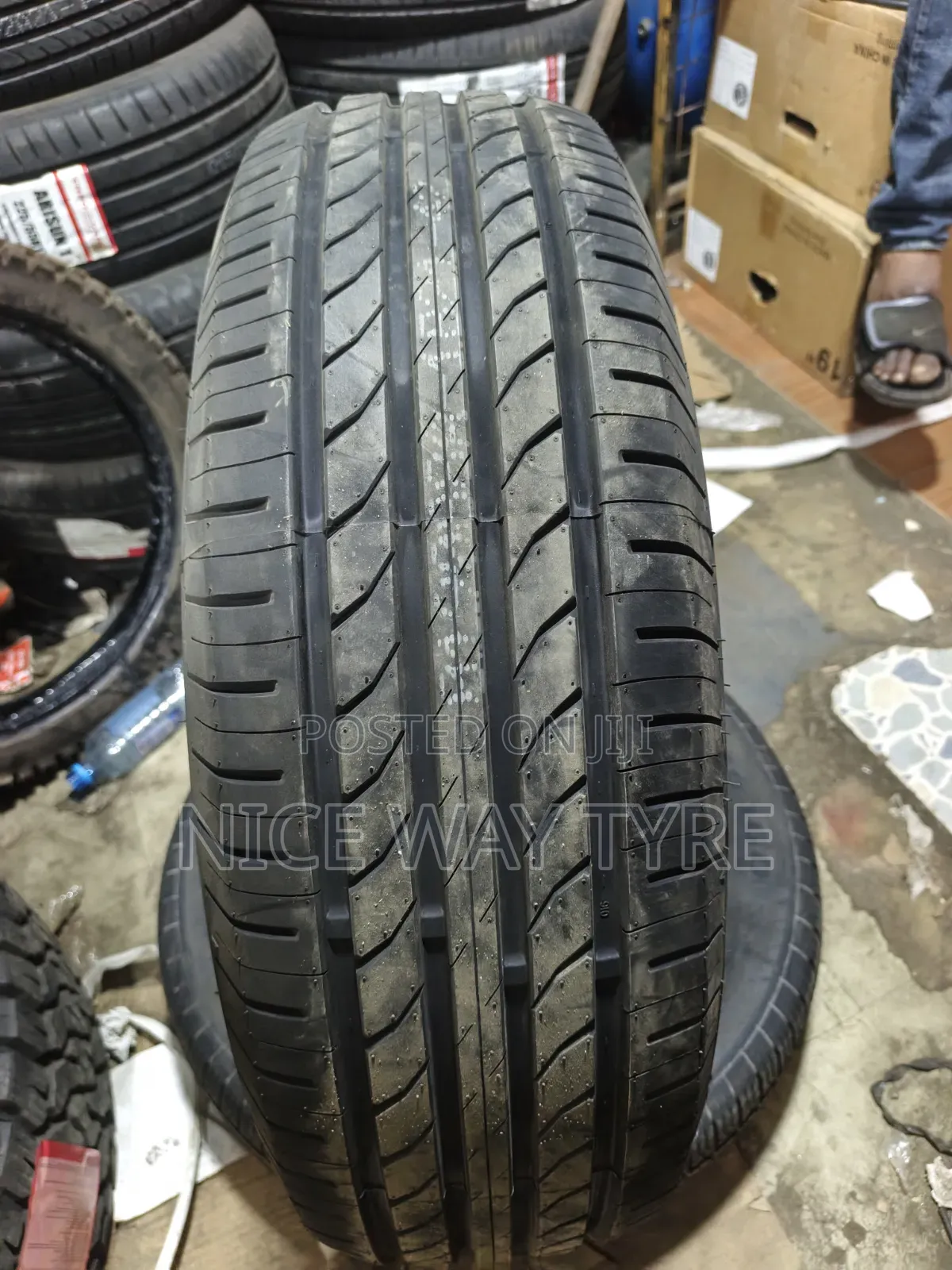 225/65r17 Bison