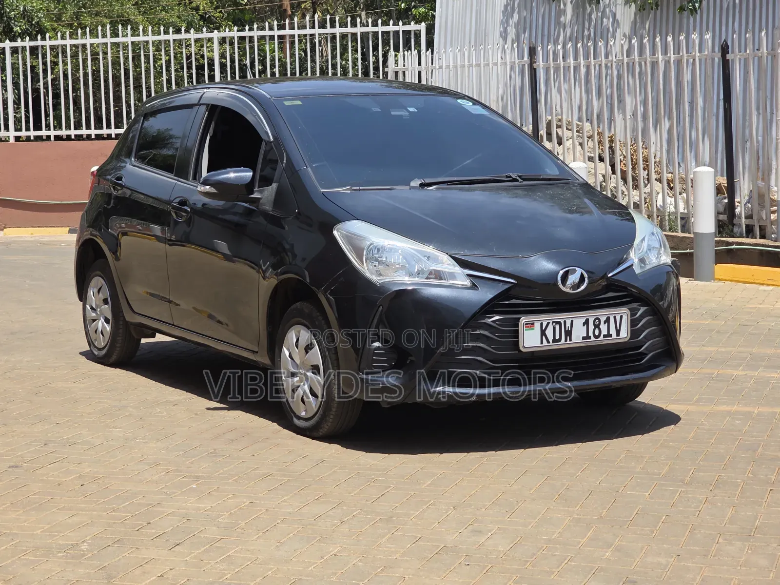 Toyota Vitz 2018 Burgundy