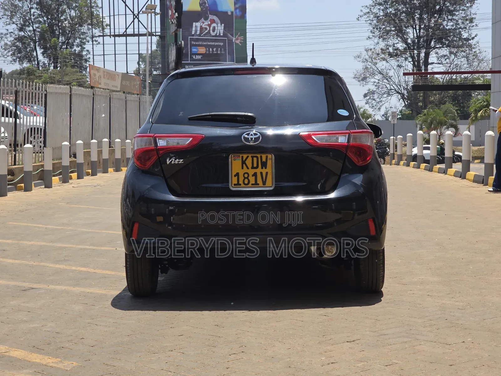 Toyota Vitz 2018 Burgundy