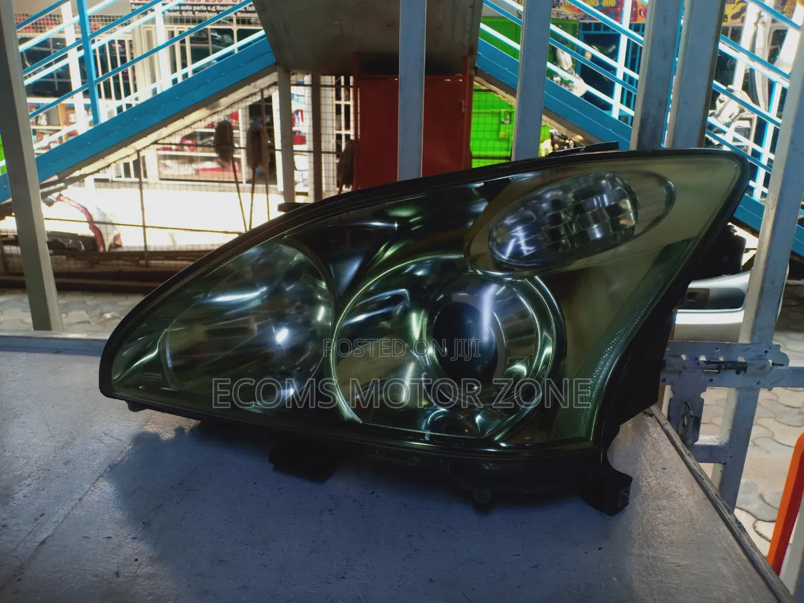 Toyota Harrier 240 Headlight