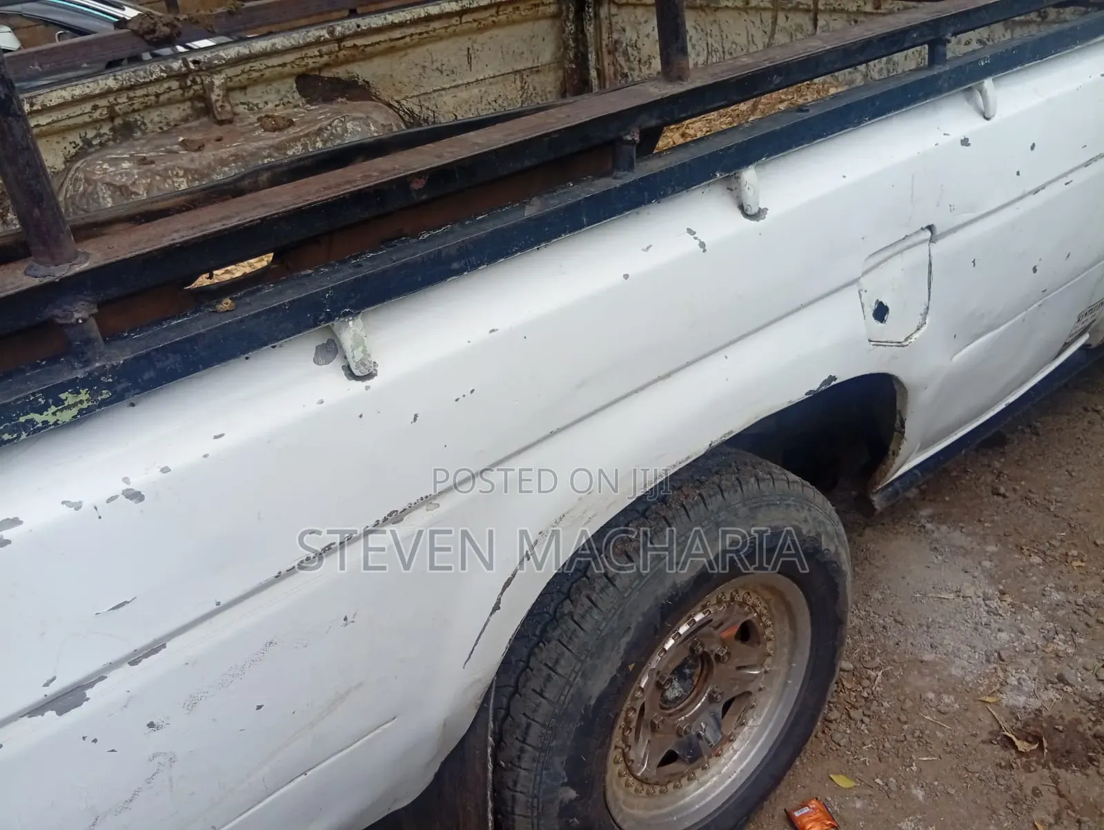Nissan Pick-Up 2002 White