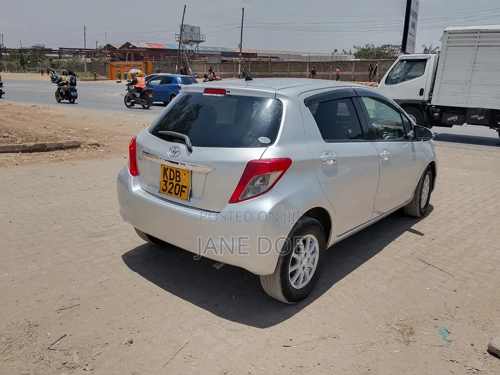 Toyota Vitz 2013 Silver