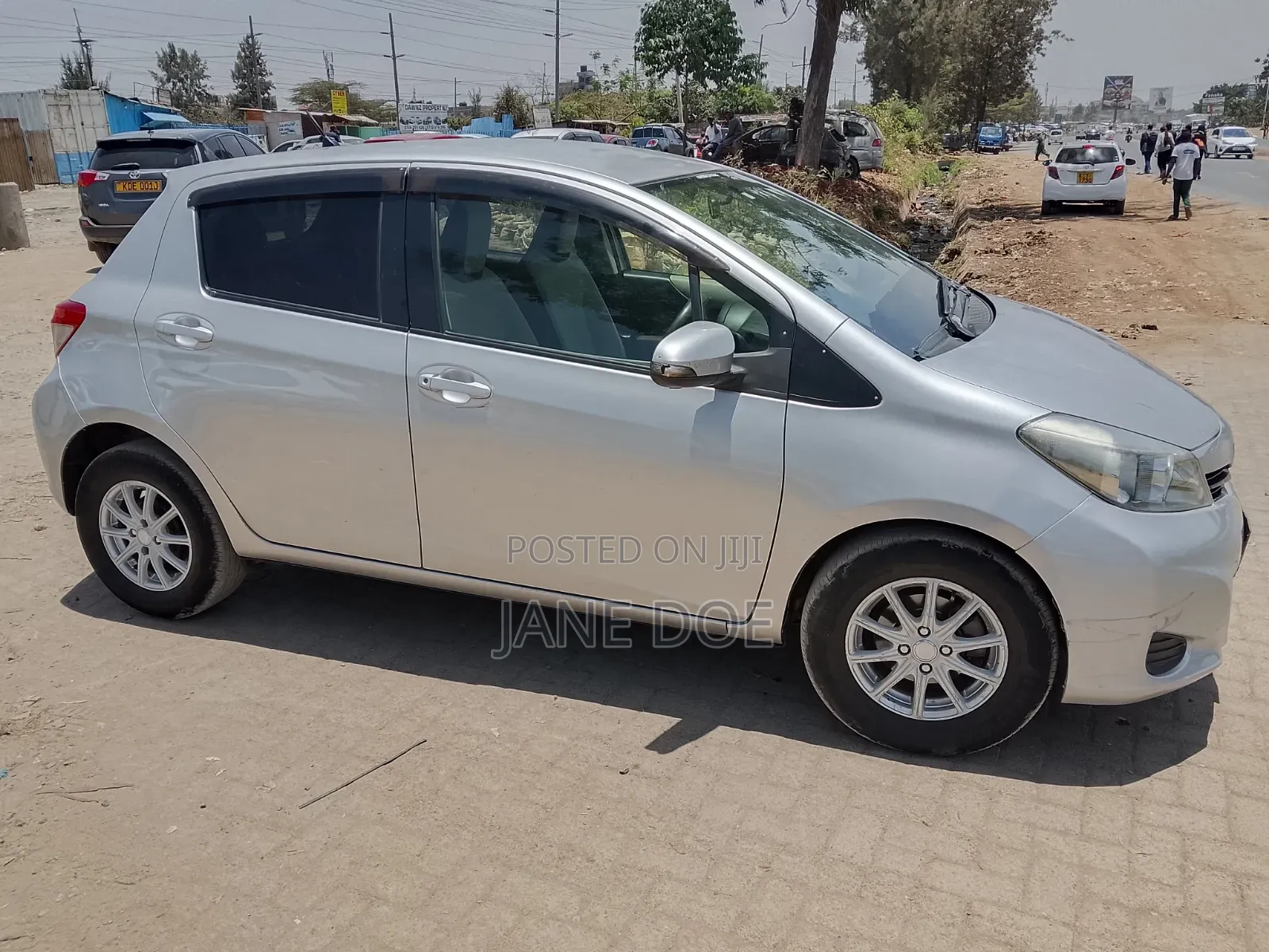 Toyota Vitz 2013 Silver