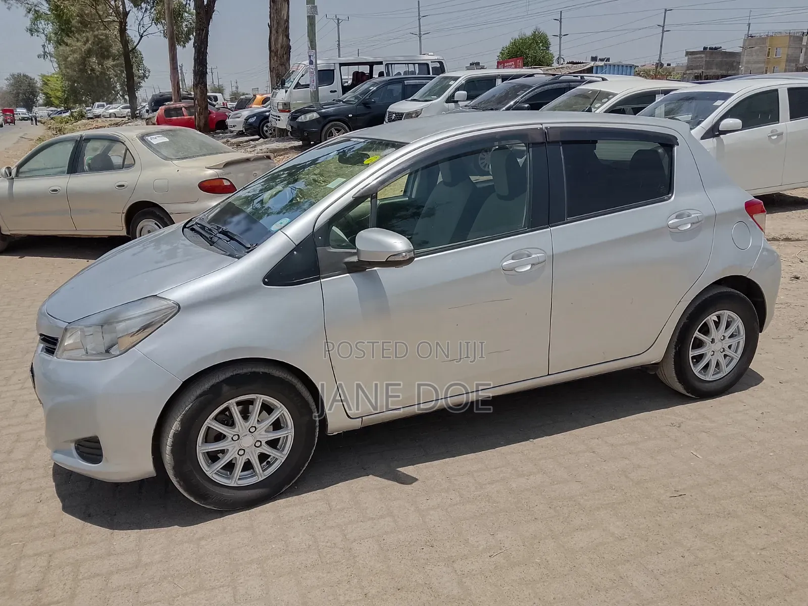 Toyota Vitz 2013 Silver