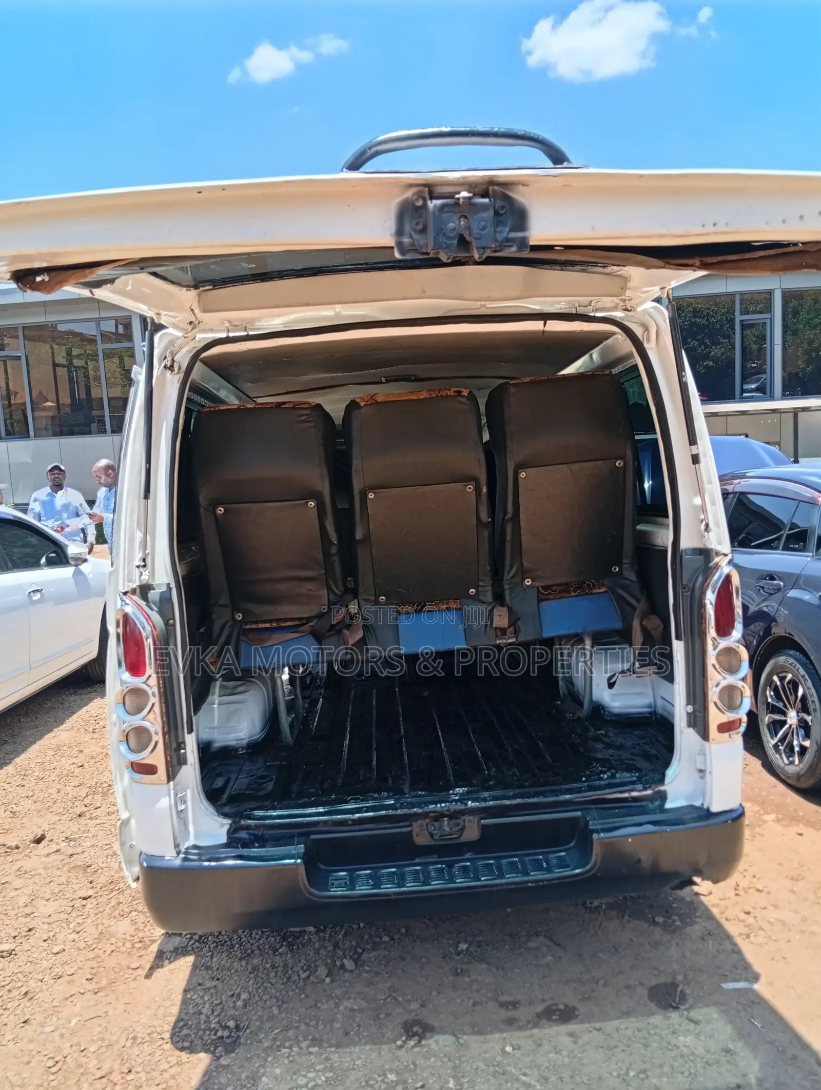 Toyota HiAce 2010 White