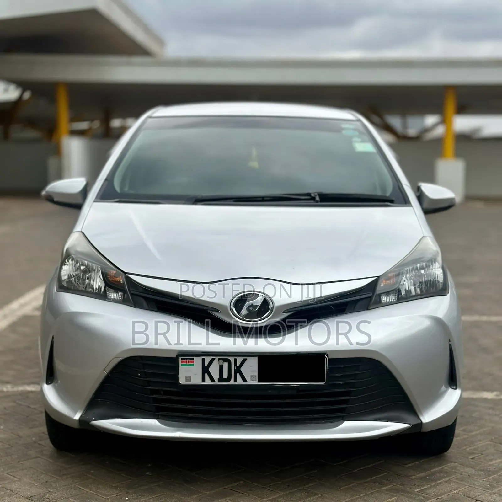 Toyota Vitz 2015 Silver