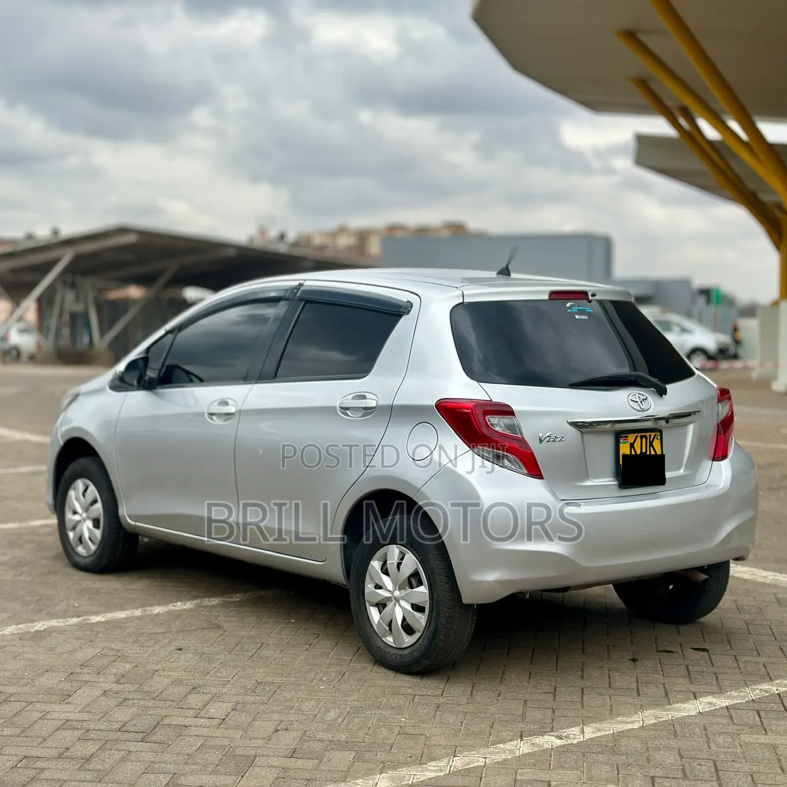 Toyota Vitz 2015 Silver
