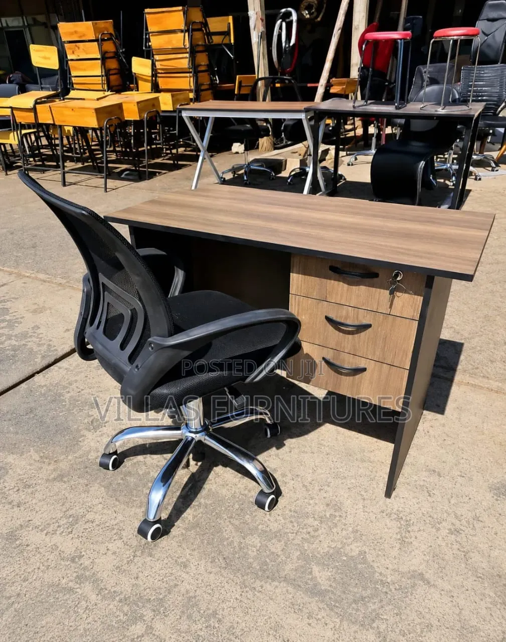 Working Desk With Mesh Chair