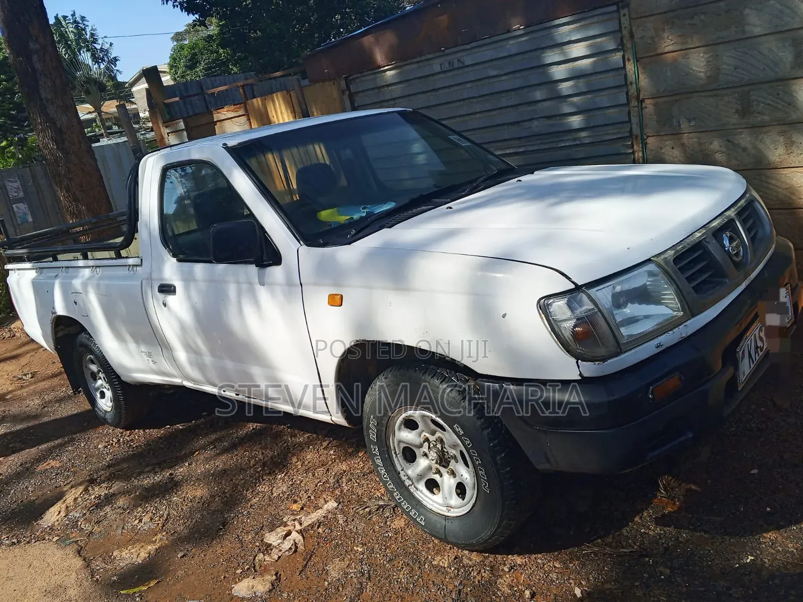 Nissan Hardbody 2005 White