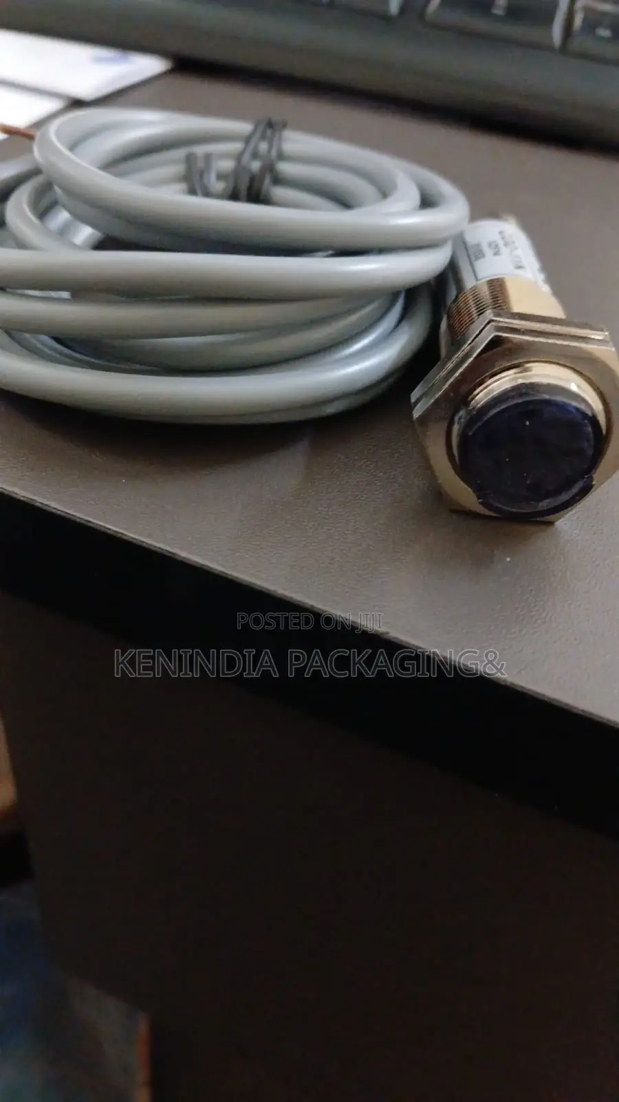 CDD-11N Cylindrical Photoelectric Sensor – M18, Pre-Wired Type