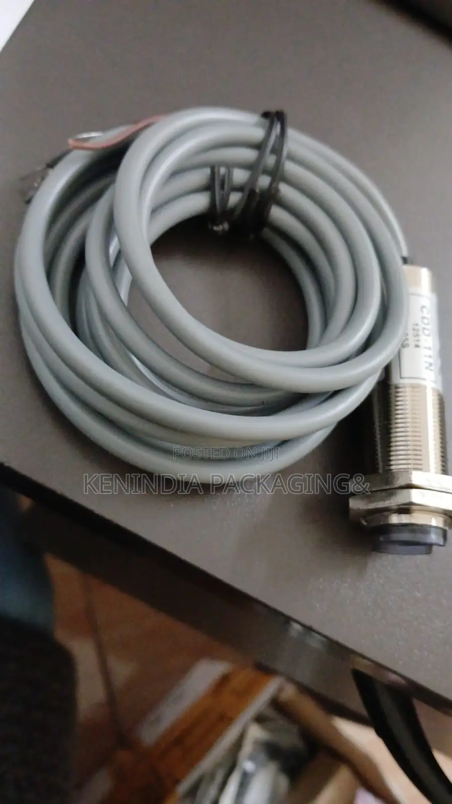 CDD-11N Cylindrical Photoelectric Sensor – M18, Pre-Wired Type