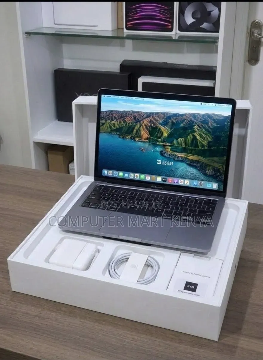 New Laptop Apple MacBook Pro 2020 M1 8GB Apple M1 Pro SSD 512GB