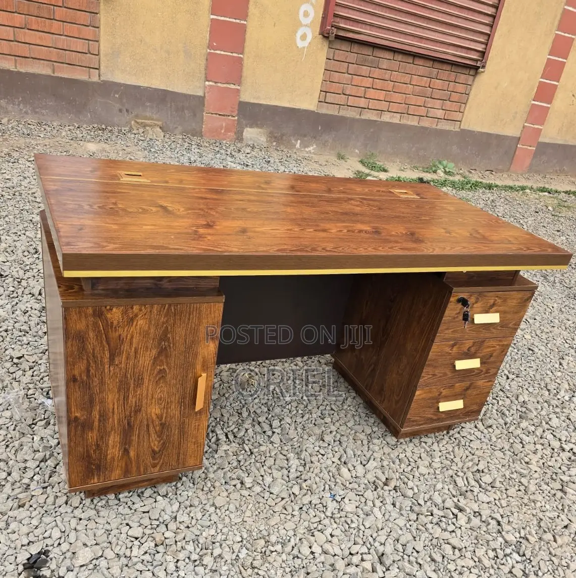 1400mm Executive Office Desk Kenya – Modern Spacious Workstation