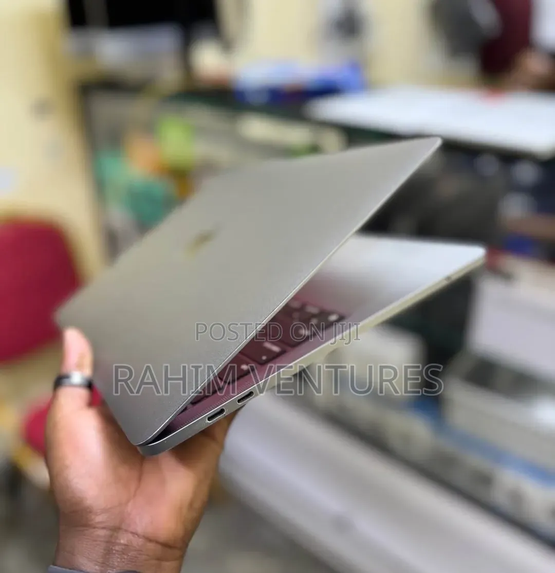 Laptop Apple MacBook Pro 2020 M1 16GB Apple M1 Pro SSD 1T
