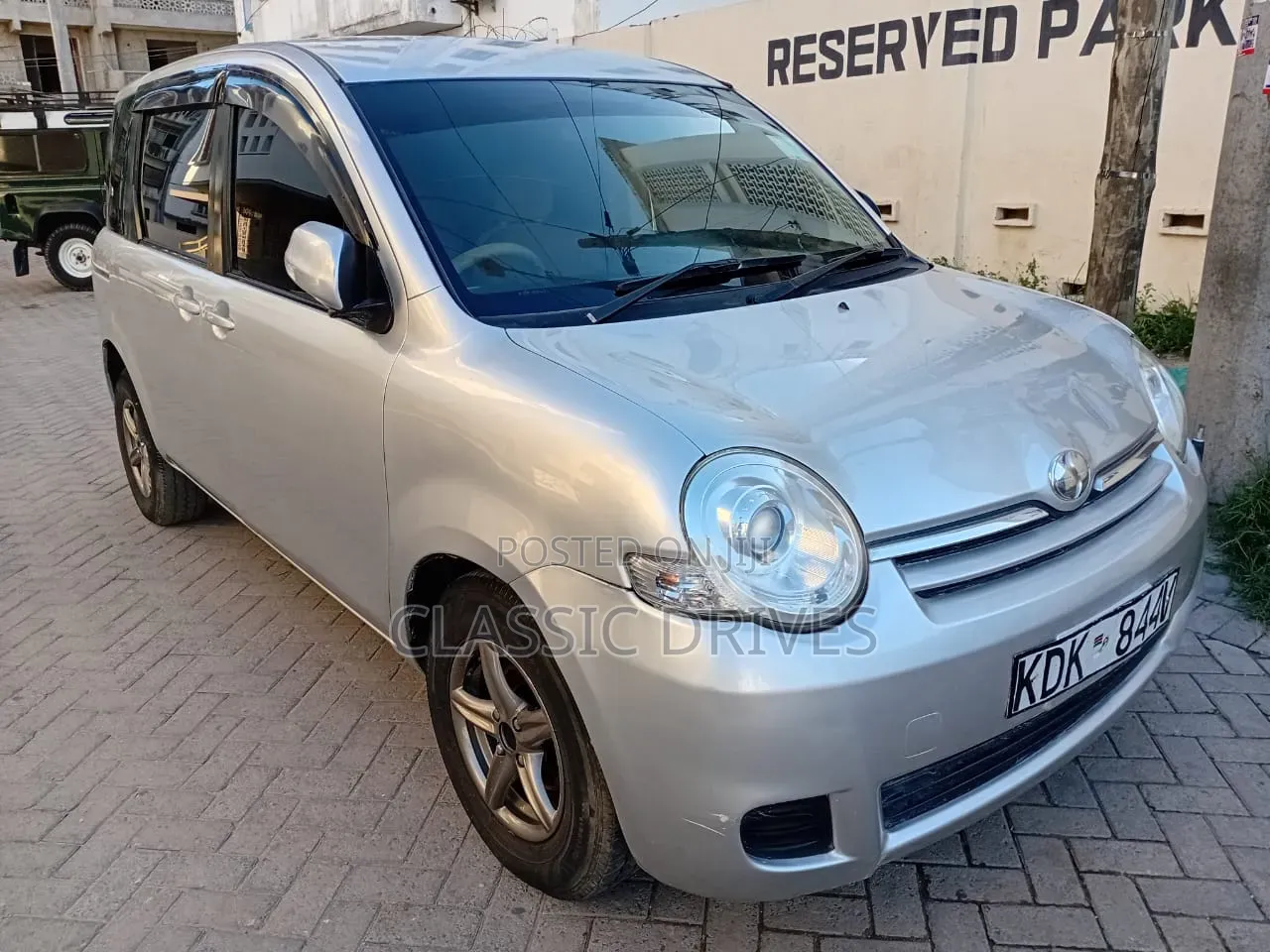 Toyota Sienta 2015 Silver