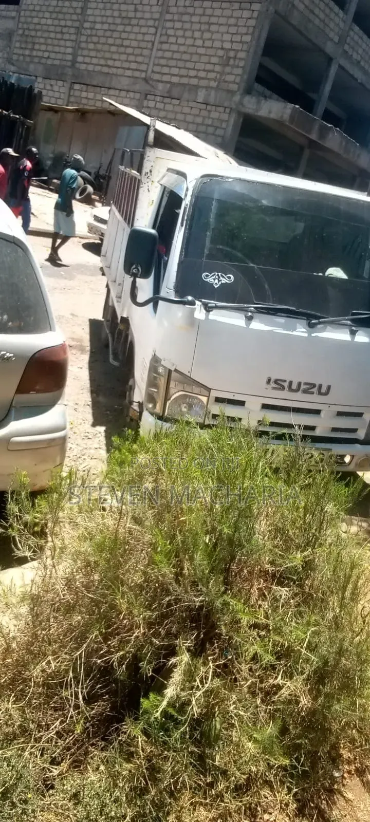 Isuzu ELF 4000tonnes