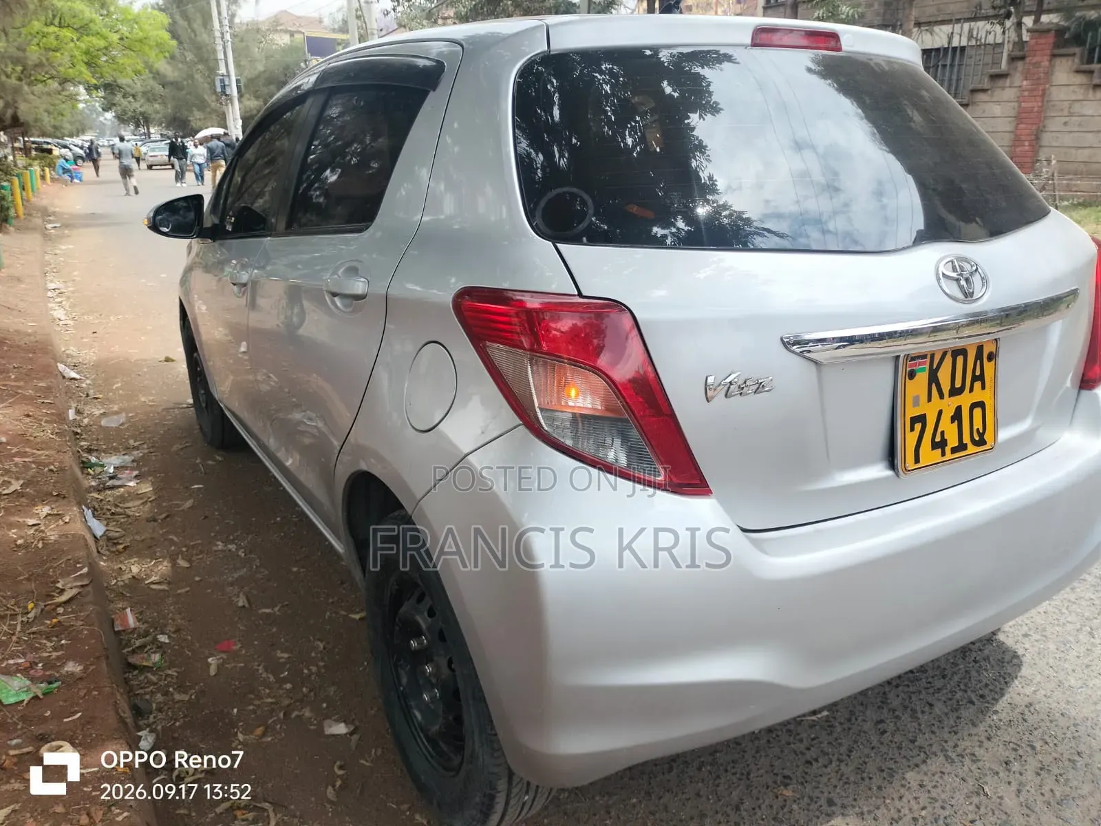 Toyota Vitz 2013 Silver