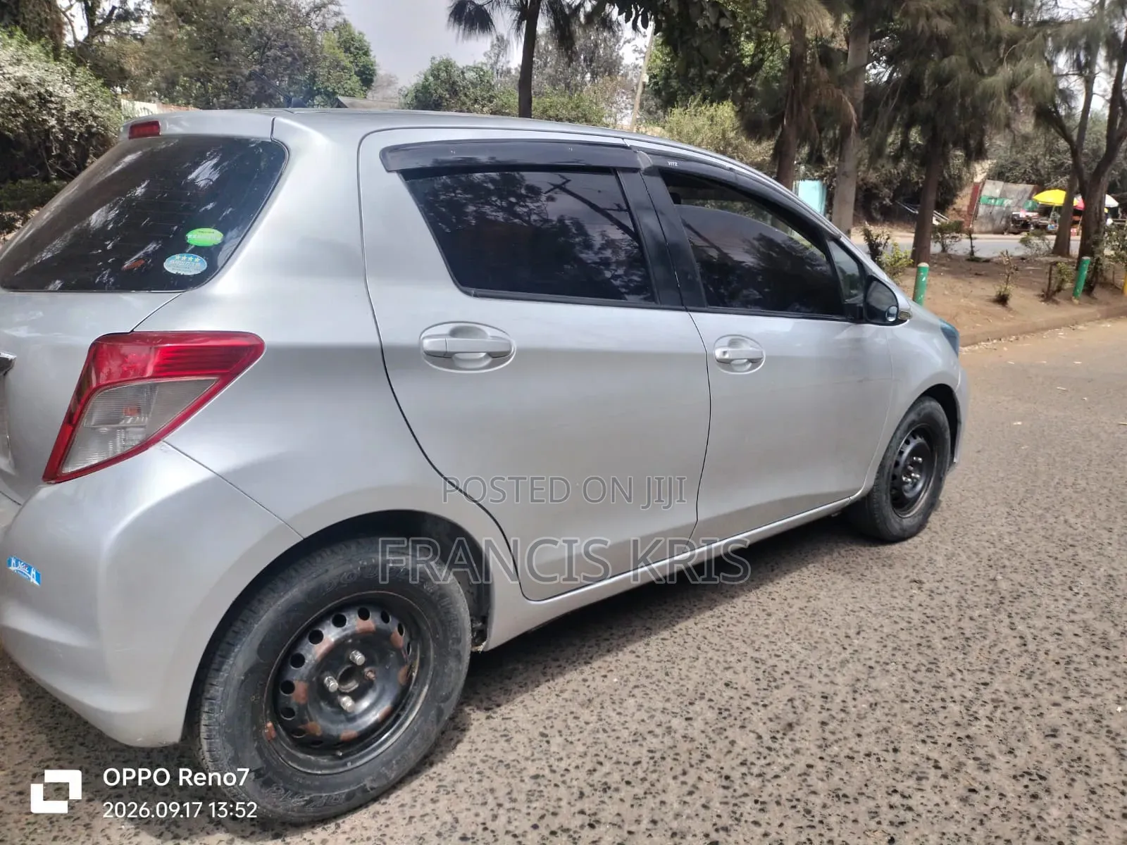 Toyota Vitz 2013 Silver
