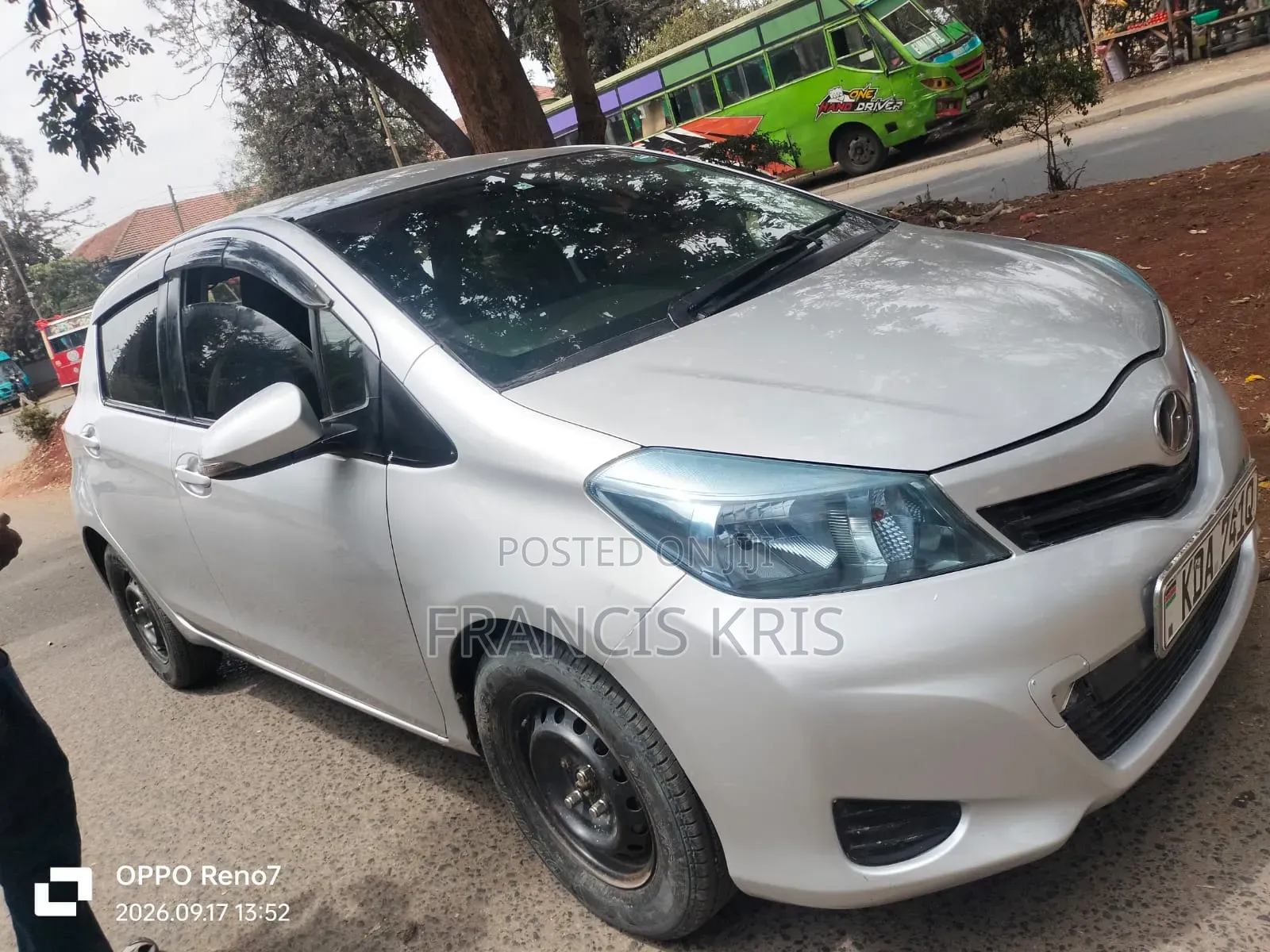 Toyota Vitz 2013 Silver
