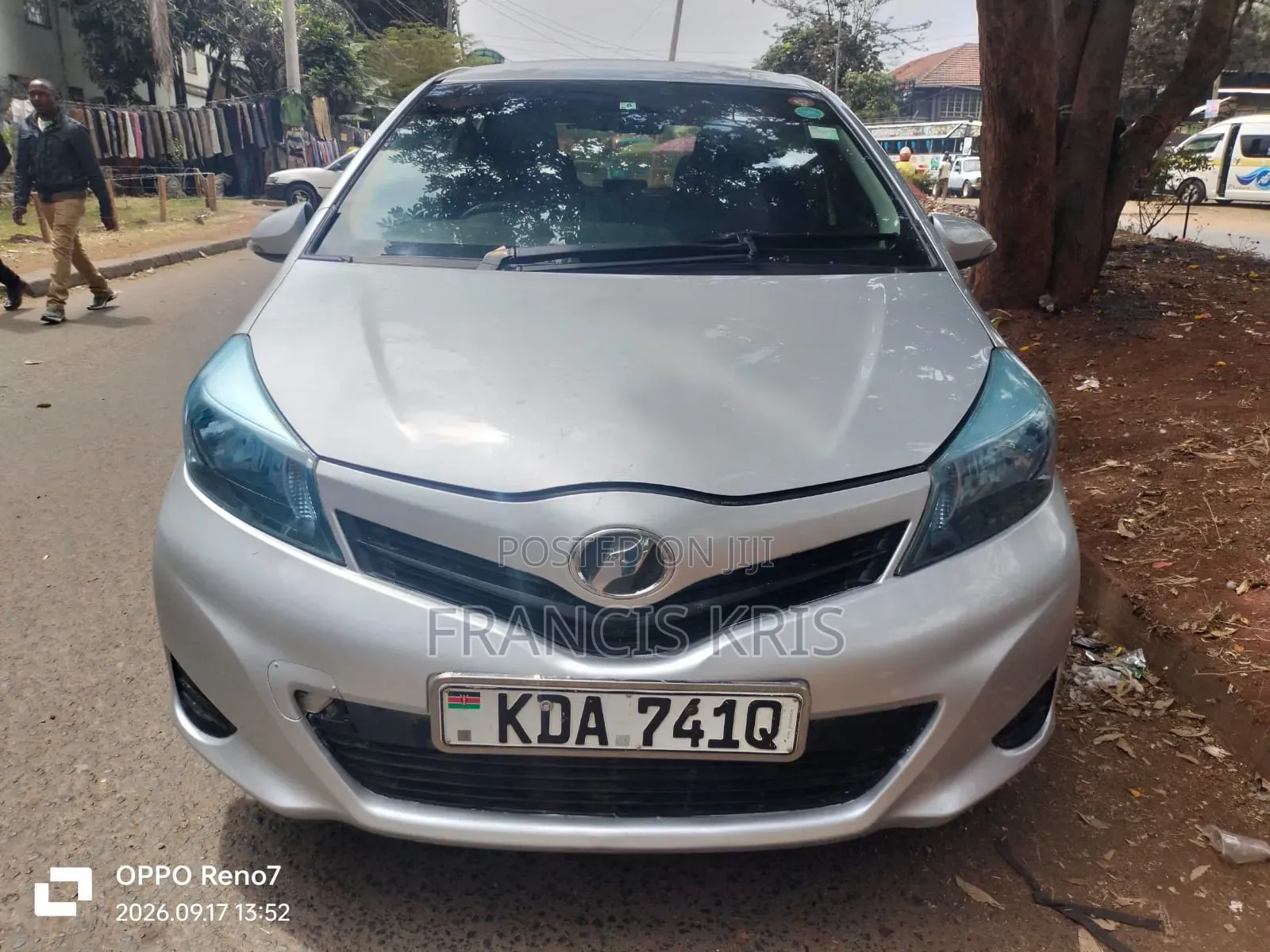 Toyota Vitz 2013 Silver