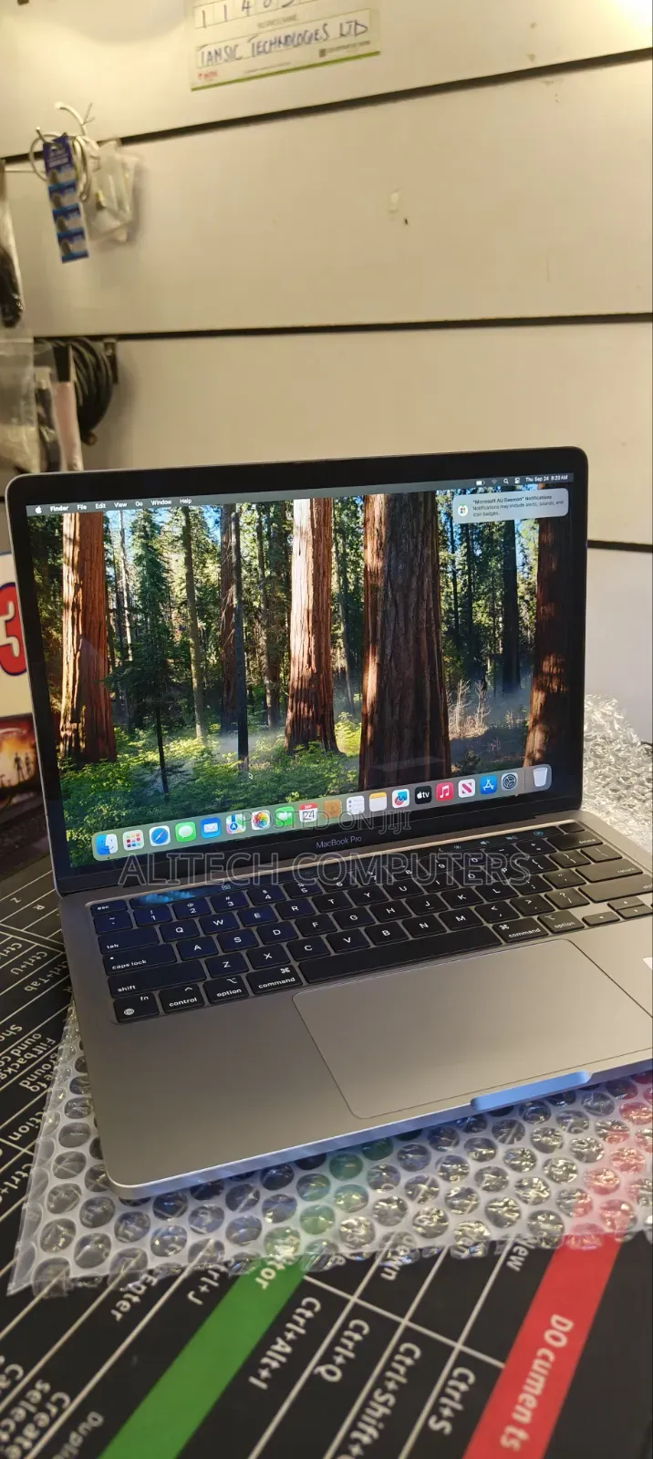 Laptop Apple MacBook Pro 2020 M1 8GB Apple M1 Pro SSD 512GB