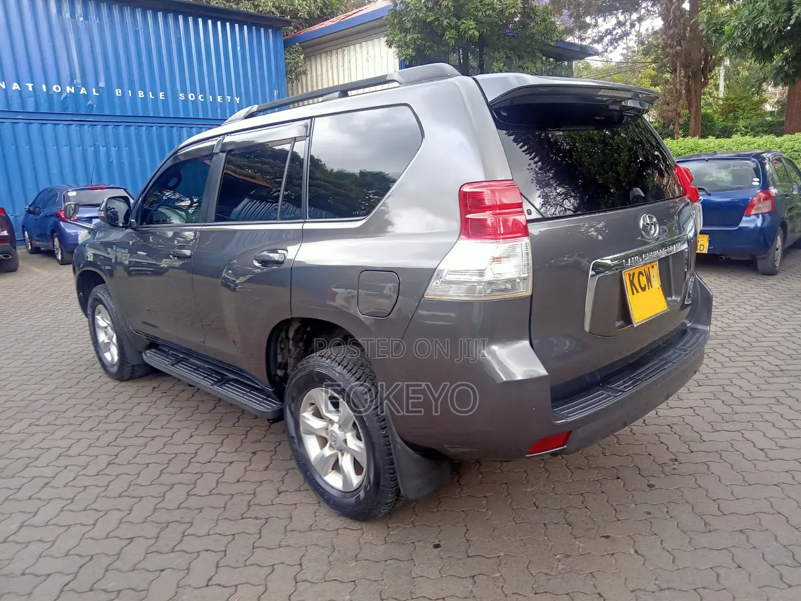 Toyota Land Cruiser Prado 2.7 i 2012 Gray