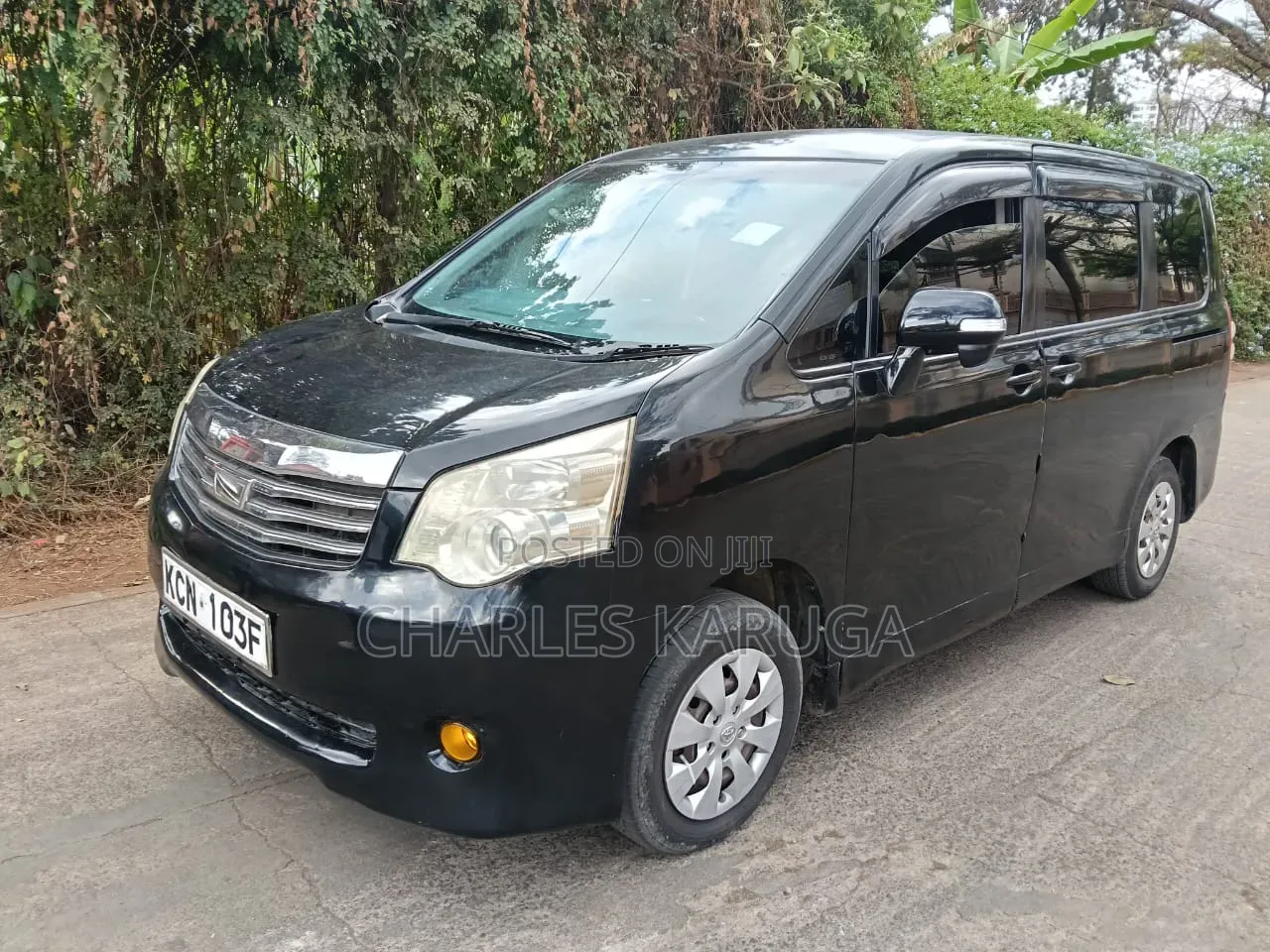 Toyota Noah 2010 Black