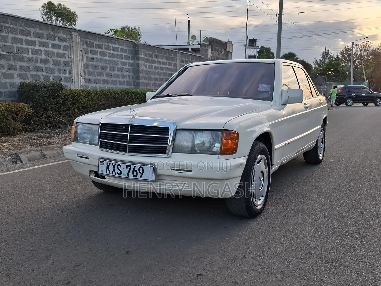 Mercedes-Benz W124 1985 Beige