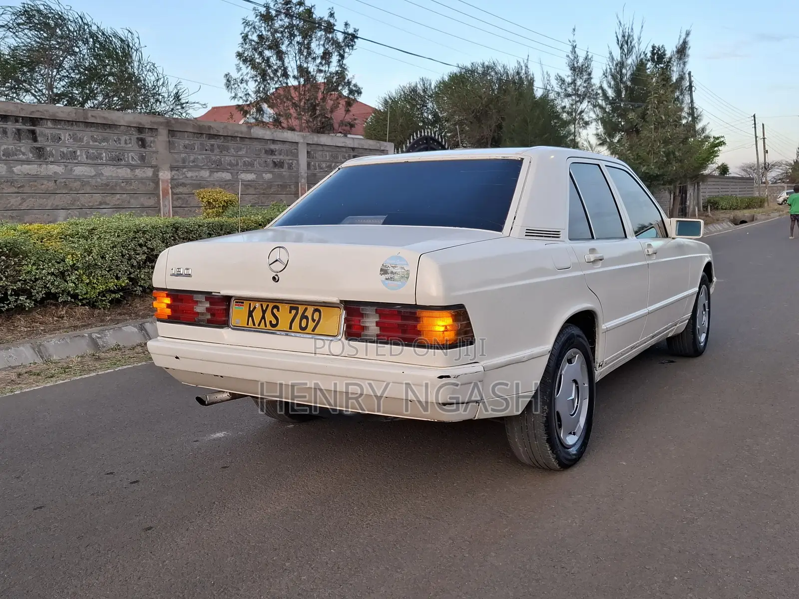 Mercedes-Benz W124 1985 Beige