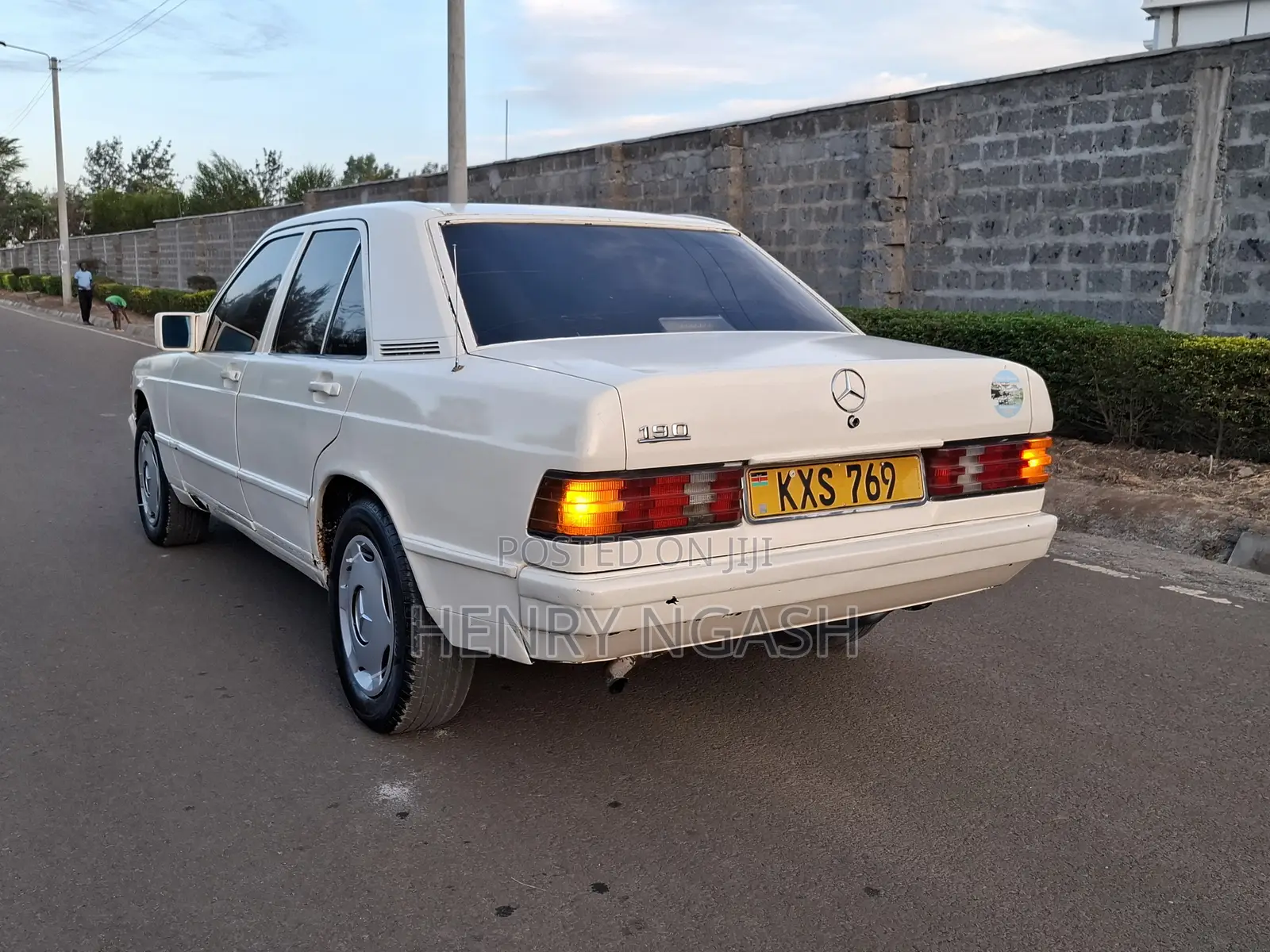 Mercedes-Benz W124 1985 Beige