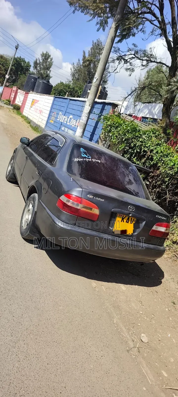 Toyota Corolla 2000 Black