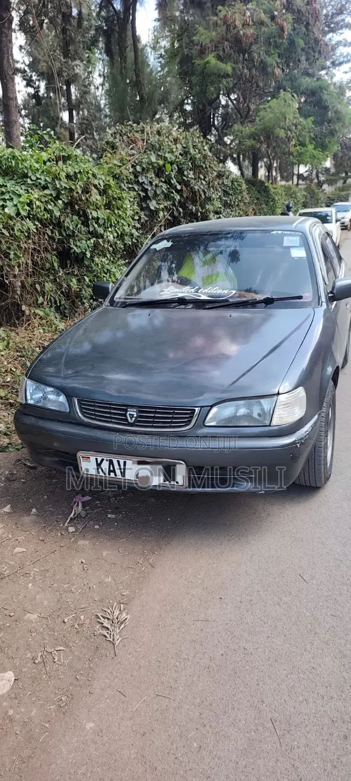 Toyota Corolla 2000 Black