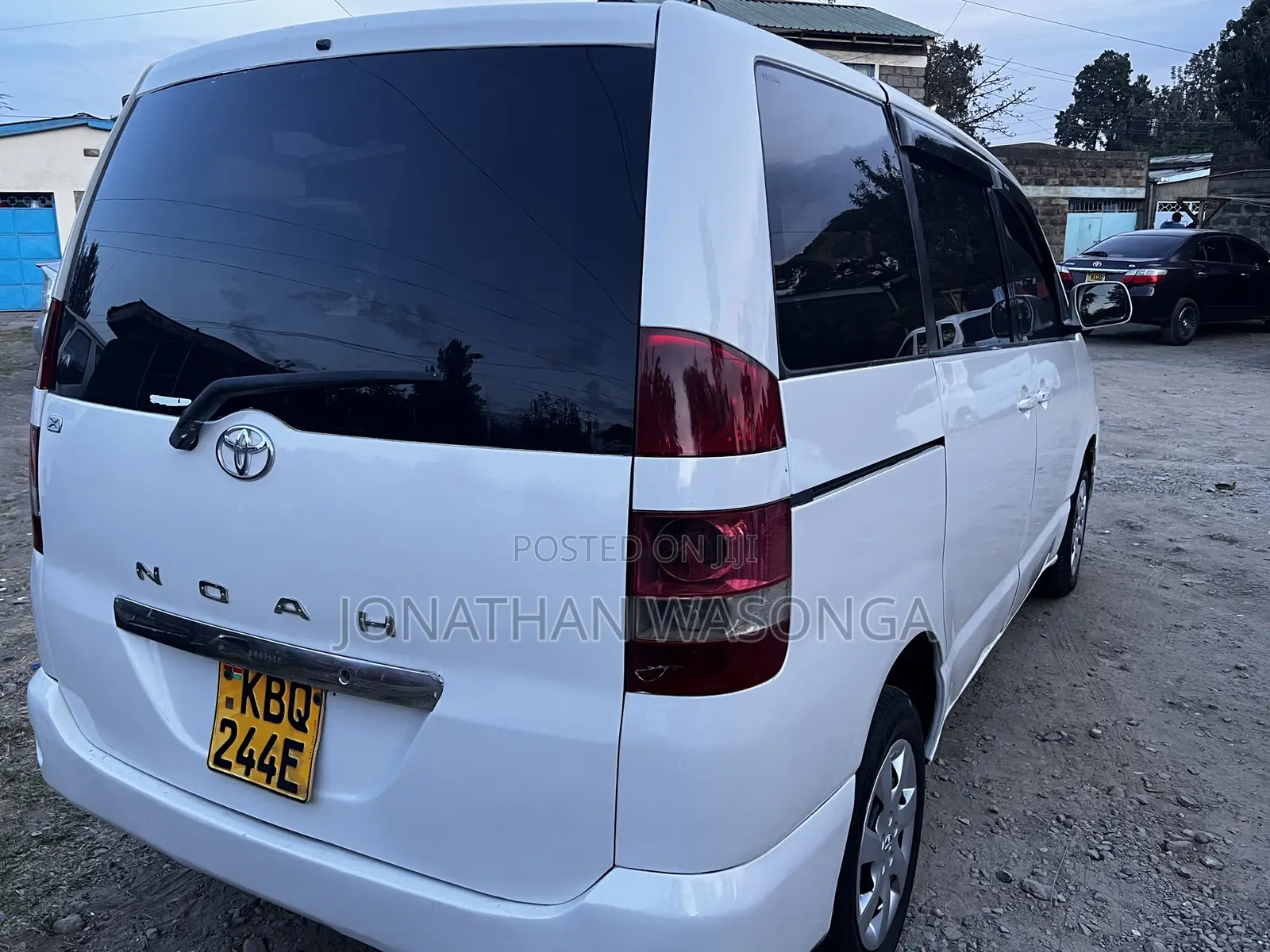 Toyota Noah 2.0 FWD (8 Seater) 2006 White