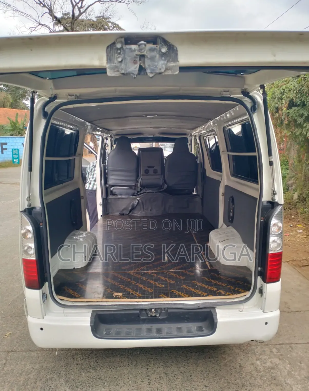 Toyota HiAce 2012 White