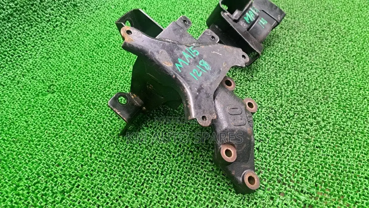Suzuki Solio Gearbox Mount.