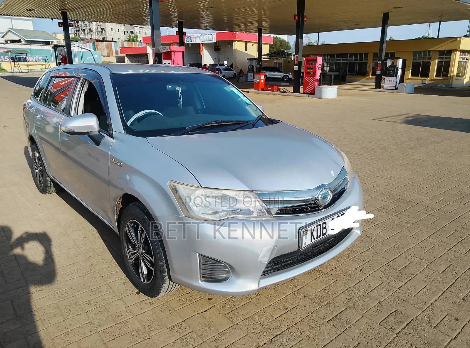 Toyota Corolla Fielder 1.5 Hybrid FWD 2014 Silver