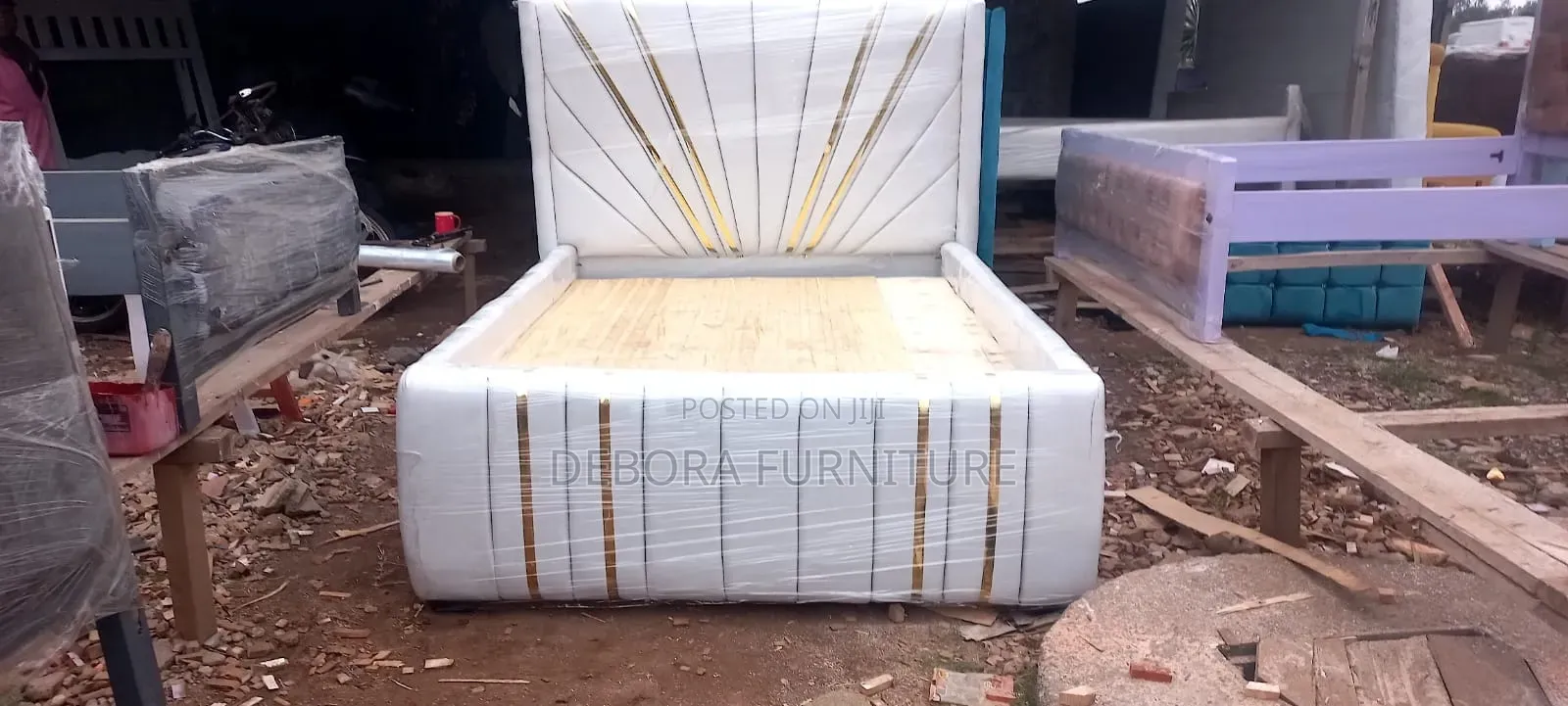 Modern 5×6 Chester Bed